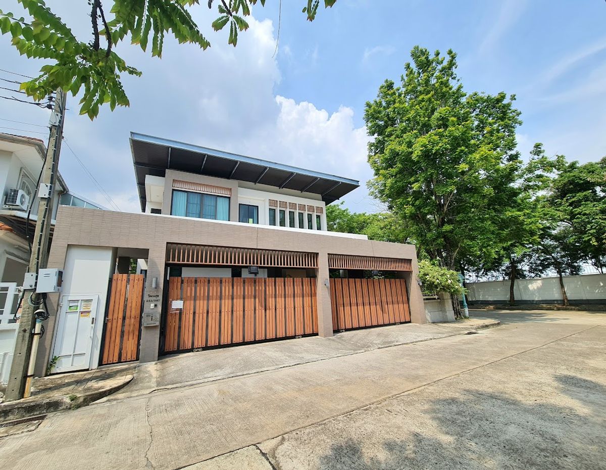 ขายบ้านสมุทรปราการ สำโรง : ขายบ้านเดี่ยว นันทวัน ศรีนครินทร์ สมุทรปราการ เนื้อที่ 121 ตร.ว. บ้านสวยหลังมุม ใกล้จุดขึ้นลงทางพิเศษกาญจนาภิเษก