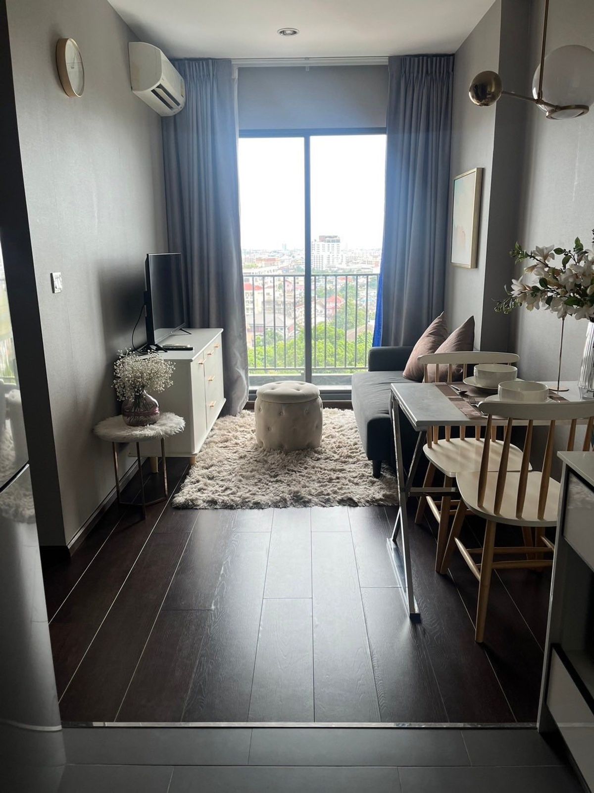 For RentCondoSukhumvit, Asoke, Thonglor : 📍 Condo for rent in the heart of Ekkamai area @c ekkamai | Big room, beautiful city view | Near BTS Ekkamai | 💸 Price only 17,000 baht/month 
 
