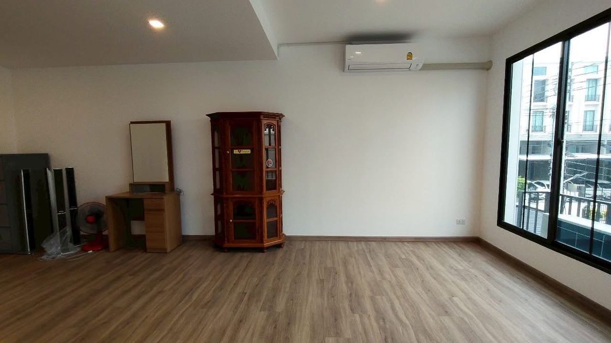 ให้เช่าทาวน์โฮมบางแค เพชรเกษม : ✨ ขาย / ให้เช่า ทาวน์โฮมหรู สไตล์ Colonial Classic บ้านใหม่มาก! ยังไม่เคยอยู่อาศัย ✨