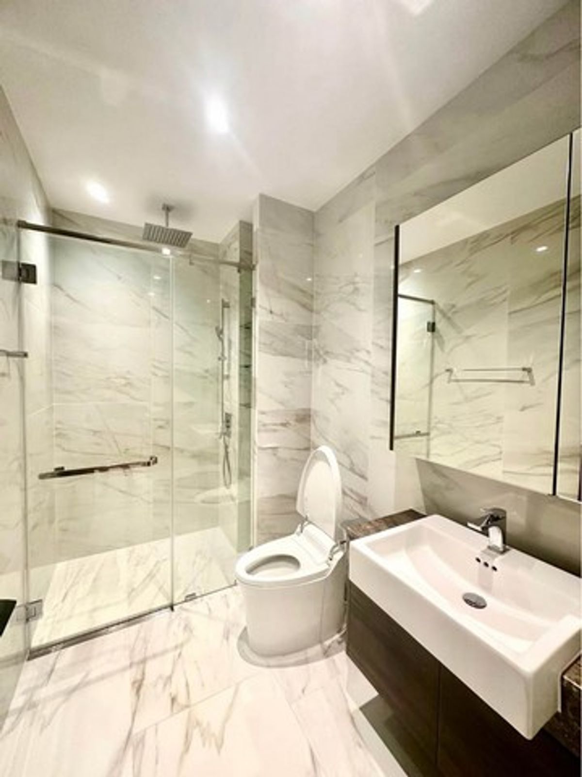 For RentCondoSathorn, Narathiwat : Rent Supalai Icon Sathorn, size 45 sq.m., 20th floor, new room, complete furniture Ready to move in immediately