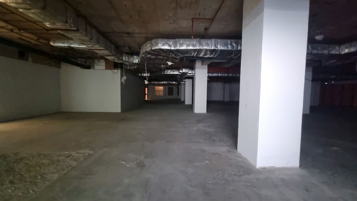 For RentRetail SpaceWitthayu, Chidlom, Langsuan, Ploenchit : BTS Ploenchit, rent a large space for opening a shop. owner for consider every business. G floor 1007 sq.m.,  