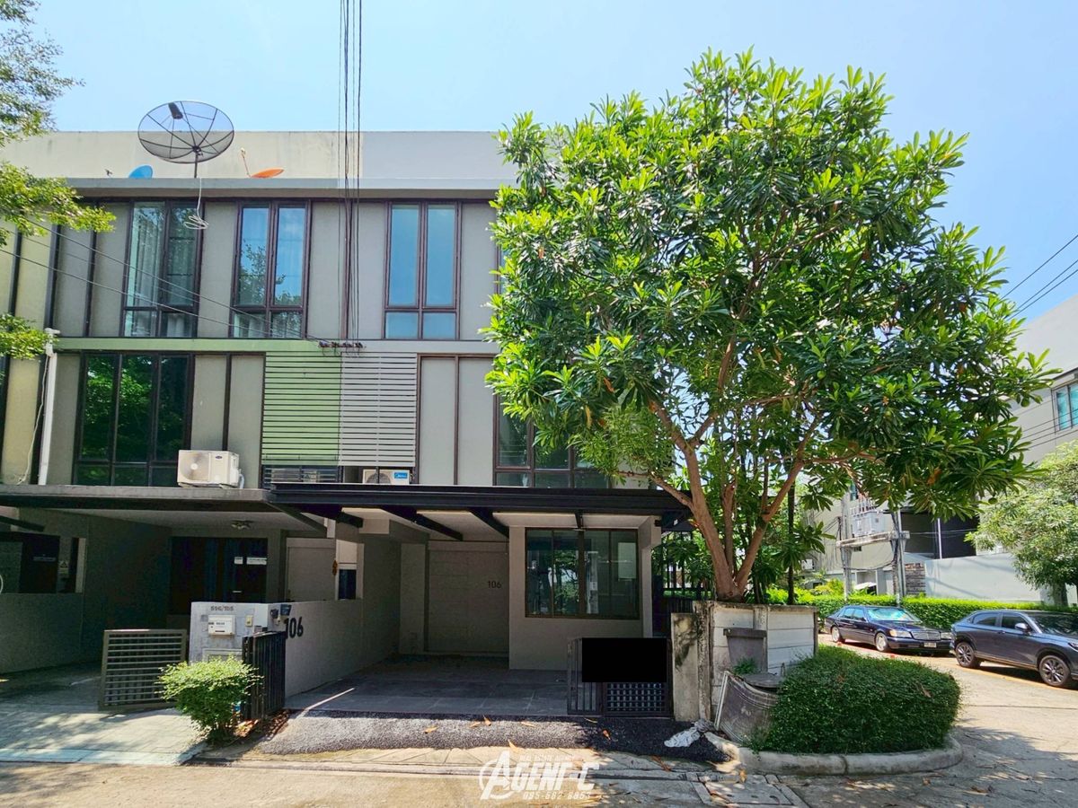 For SaleTownhomeKaset Nawamin,Ladplakao : Areeya Thub, Kaset-Nawamin Townhome, 3-story decorated in Modern Loft style. #27 square meters of corner house .. decorated with Built in in every room, 3 bedrooms, 4 bathrooms, 2 parking spaces.