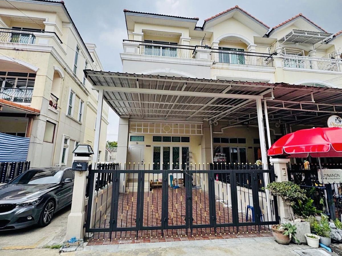 For RentTownhomeLadprao101, Happy Land, The Mall Bang Kapi : For Rent - 3 Storey Townhouse at Sirin Home Latphrao Village (Latphrao 101 Soi 42) near Latphrao 101 Yellow Line Station.