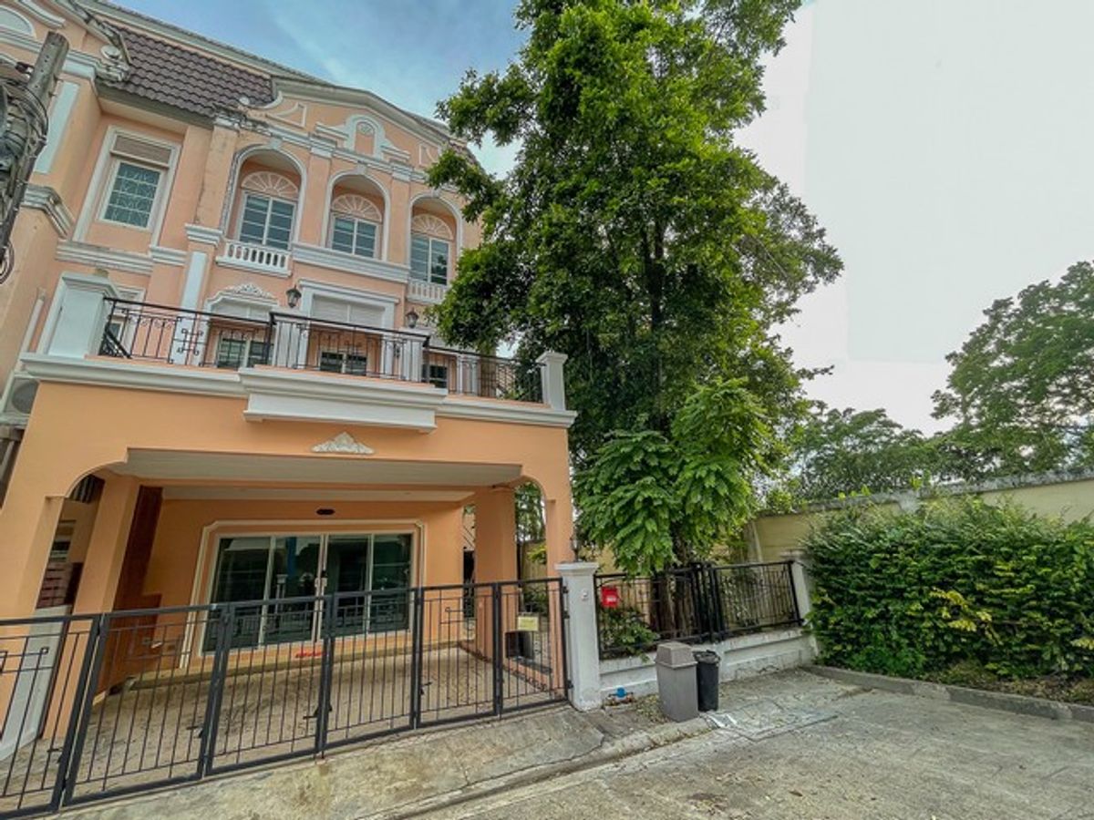 For RentTownhomeThaphra, Talat Phlu, Wutthakat : Rent a townhouse behind the Urban Sathorn corner, with a garden in the area of ​​48 sq. Wow, near Bang Wa BTS.