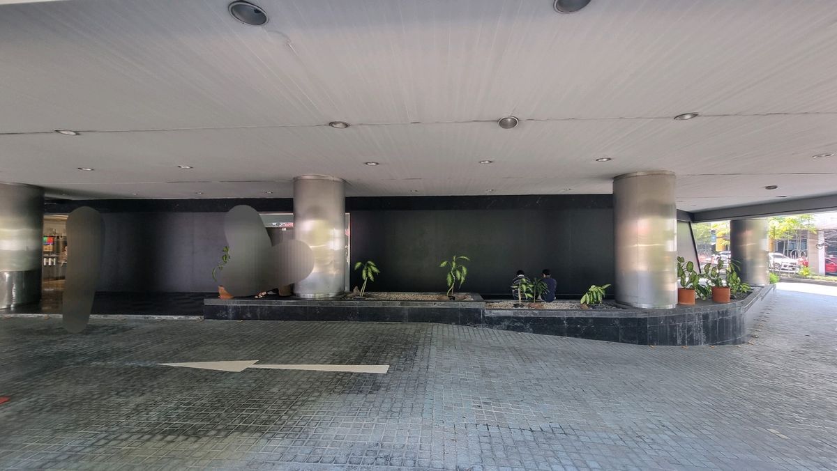 For RentRetail SpaceWitthayu, Chidlom, Langsuan, Ploenchit : BTS Ploenchit, rent a large space for opening a shop. owner for consider every business. G floor 1007 sq.m.,  