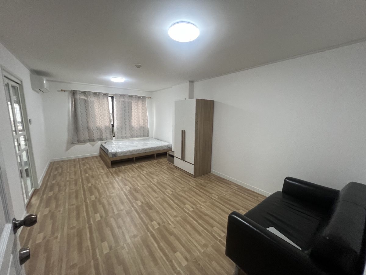 For RentCondoSathorn, Narathiwat : Ready to enter the new rare room, Lumpini Place, Suan Plu-Sathorn, electrical appliances, near BTS, MRT in the heart of the city.