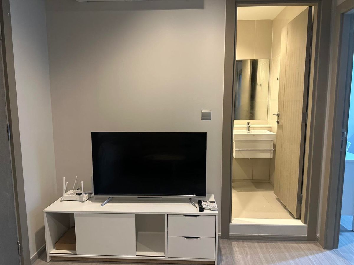 ให้เช่าคอนโดพระราม 9 เพชรบุรีตัดใหม่ RCA : For rent life asoke rama 9 1bedroom 0886382235 
