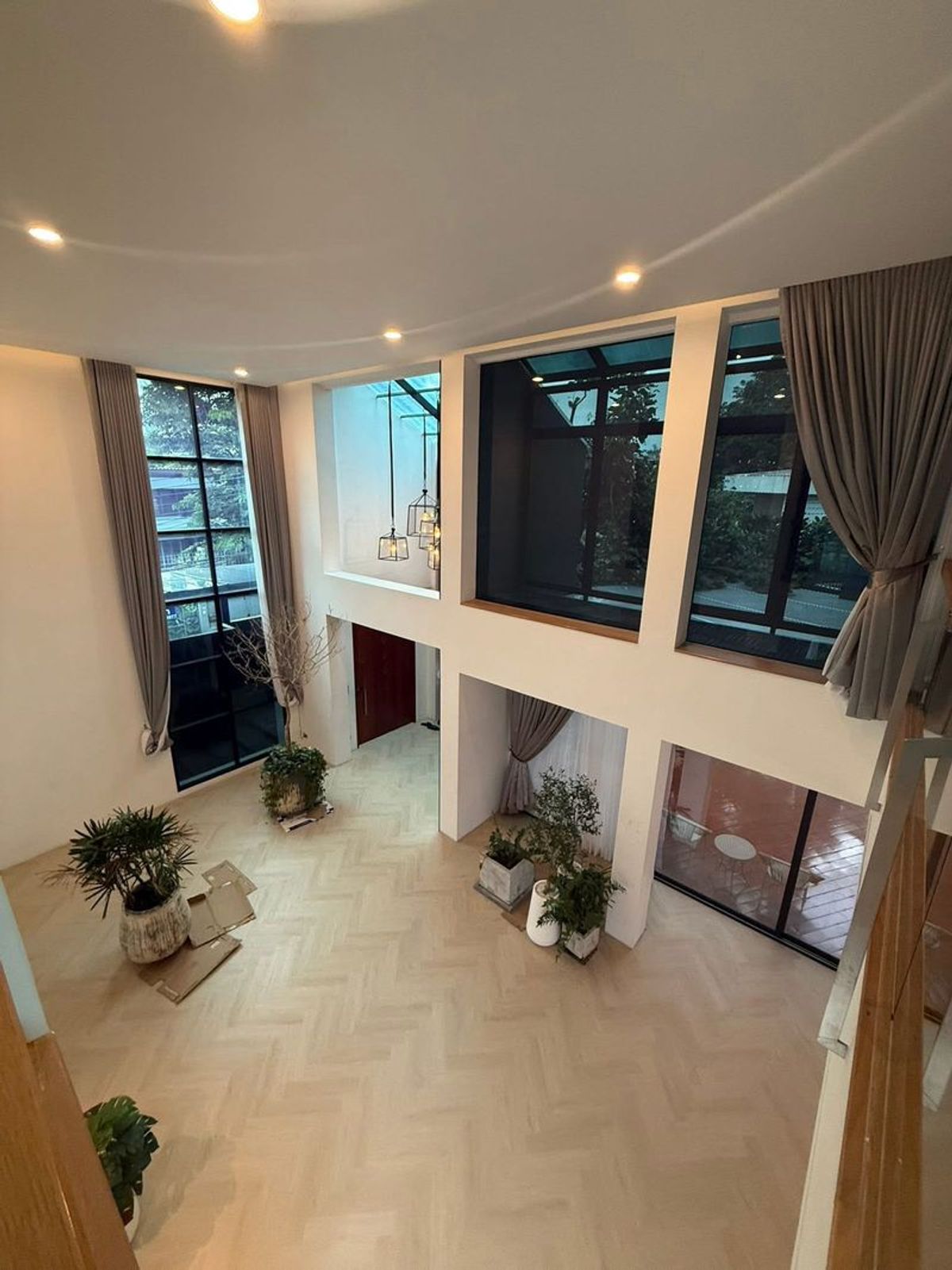 ขายบ้านอ่อนนุช อุดมสุข : ขายบ้านหรู 3 ชั้นพร้อมสระว่ายน้ำ ใจกลางเมืองสุขุมวิท 71