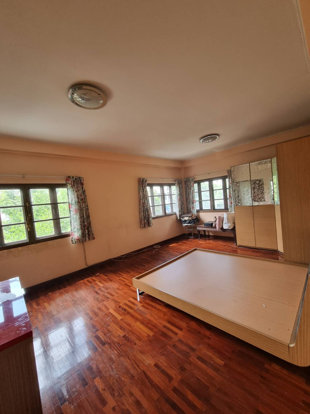 ขายบ้านลาดพร้าว101 แฮปปี้แลนด์ : ขาย บ้านเฟื่องฟ้า แฮปปี้แลนด์ ใกล้ MRT บางกะปิ