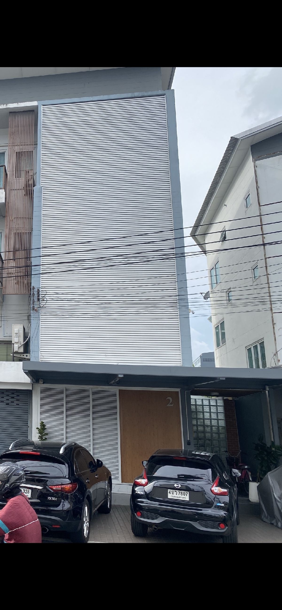 ขายโฮมออฟฟิศโชคชัย4 ลาดพร้าว71 : ขายทาวน์โฮม3.5ชั้น ใกล้ห้างเซ็นทรัลอีสวิลล์(ถนนเลียบทางด่วนเอก-รามอินทรา)
ห้องมุมที่ว่างกว้าง2ม.(หน้าบ้านกว้าง4ม.+2ม.=6ม.),2ที่จอดรถ, รีโนเวทใหม่แล้ว 
ติดริมถนน มีรถวิ่งตลอดมีพลวัต ทำธุกิจได้