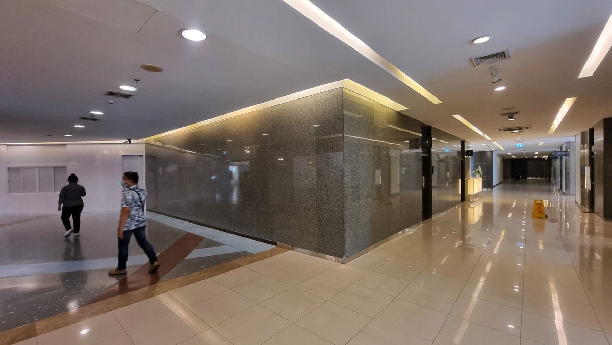 For RentRetail SpaceWitthayu, Chidlom, Langsuan, Ploenchit : BTS Ploenchit, rent a large space for opening a shop. owner for consider every business. G floor 1007 sq.m.,  