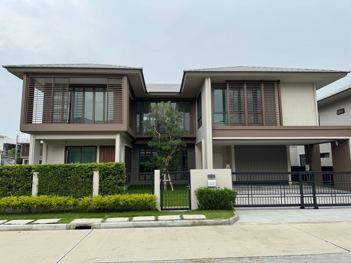 For RentHousePattanakan, Srinakarin : For Rent: Burasiri Krungthep Kreetha, 2-Storey Dethaed House, 303 SQ.M., 4 Bedrooms, 5 Bathrooms, 3 Parking Spaces, Ready to Move in.