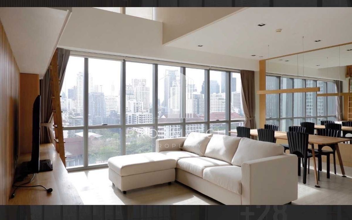 ให้เช่าคอนโดสุขุมวิท อโศก ทองหล่อ : Special Deal!🔥 The Room Sukhumvit 21
Enjoy a generously sized living room in the heart of the city