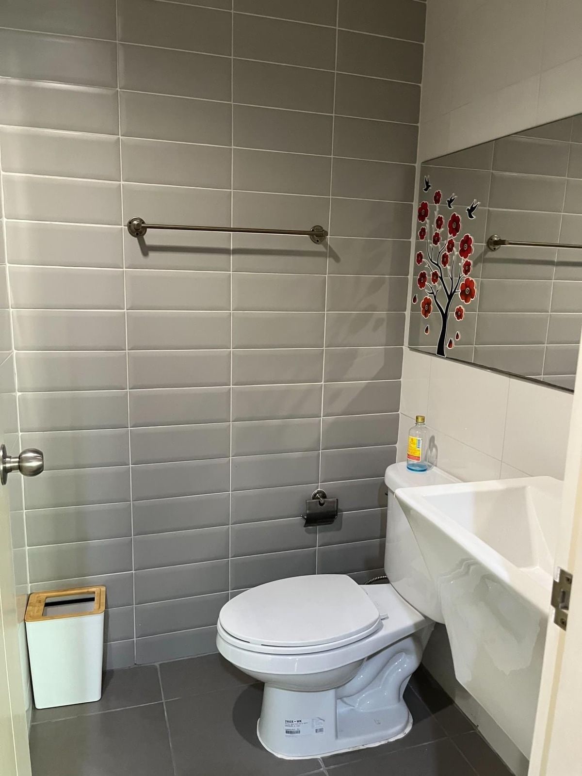 For SaleCondoKhlongtoei, Kluaynamthai : Urgent sale, cheap, Aspai, Rama 4, near BTS Ekkamai 800 m. Interested in negotiating @condobkk (with @) Code H33055