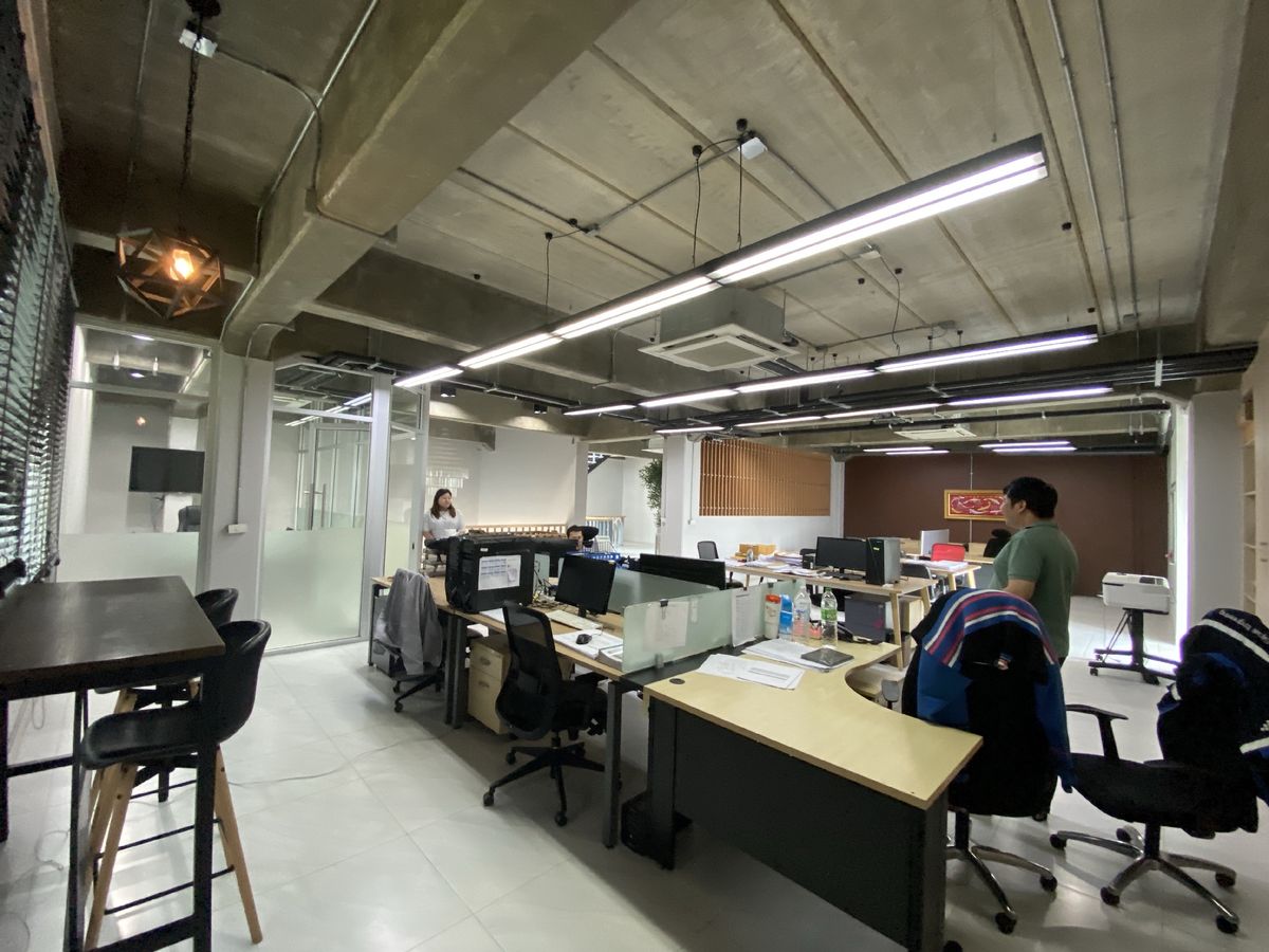 For SaleOfficePathum Thani,Rangsit, Thammasat : Selling office+6 rai of land warehouse, next to the Lam Luk Ka Expressway (Tor. 9), Pathum Thani Province, excellent location (negotiable price)