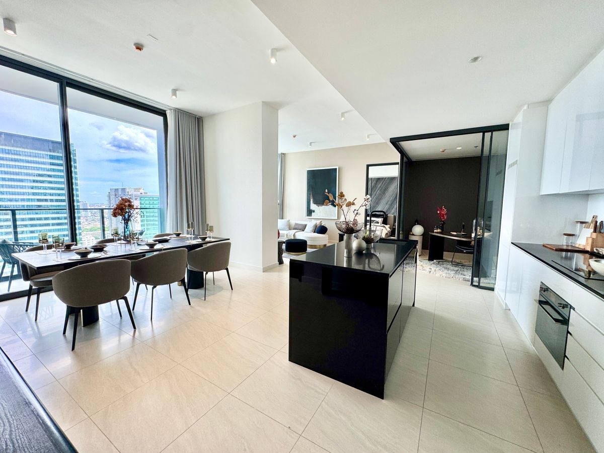 For RentCondoSathorn, Narathiwat : Rare Unit Fully Furnished 2bed 2bath 135 sqm Floor 28 100m from BTS