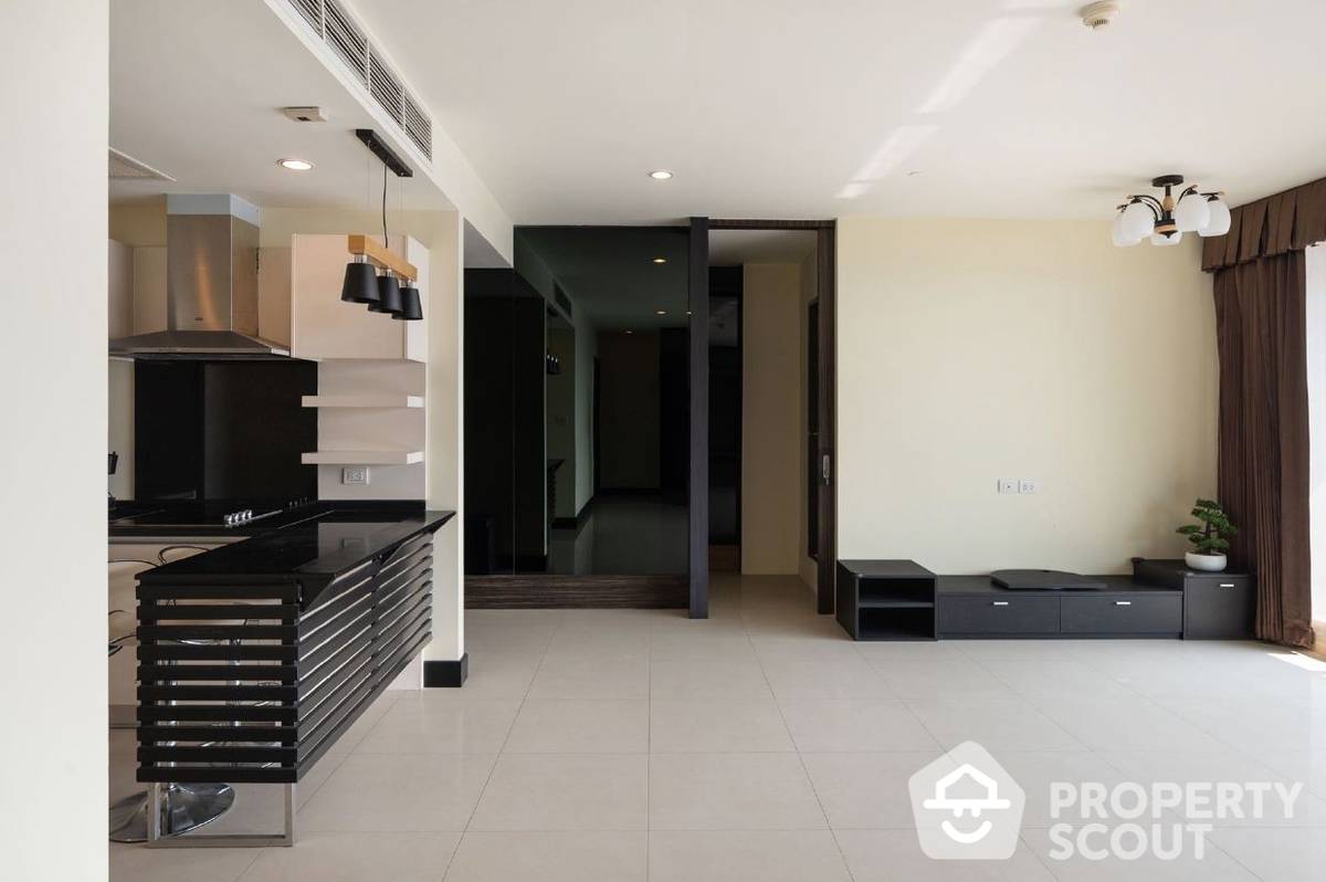 For SaleCondoWongwianyai, Charoennakor : 3-BR Condo at Watermark Chaophraya near BTS Krung Thon Buri