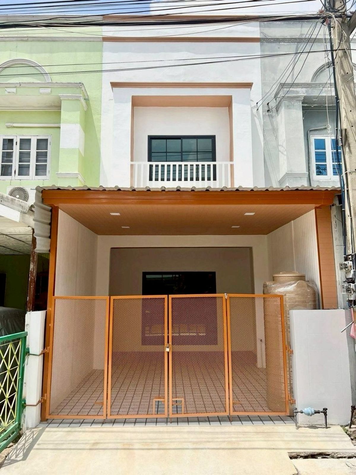 ขายทาวน์โฮมปทุมธานี รังสิต ธรรมศาสตร์ : หมู่บ้านศรีประจักษ์ คลอง 2 ถนนรังสิต-นครนายก 47 ต.ประชาธิปัตย์ อ.ธัญบุรี จ.ปทุมธานี ทาวน์เฮ้าส์รีโนเวท 2 ชั้น พร้อมเข้าอยู่ ทำเลดี