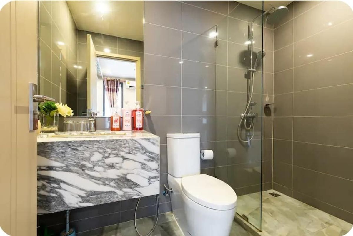 ให้เช่าคอนโดราชเทวี พญาไท : คอนโด Q Chidlom เดินทางสะดวก ใกล้รถไฟฟ้าบีทีเอส มีรถรับส่ง เฟอร์นิเจอร์ครบ พร้อมอยู่ทันที