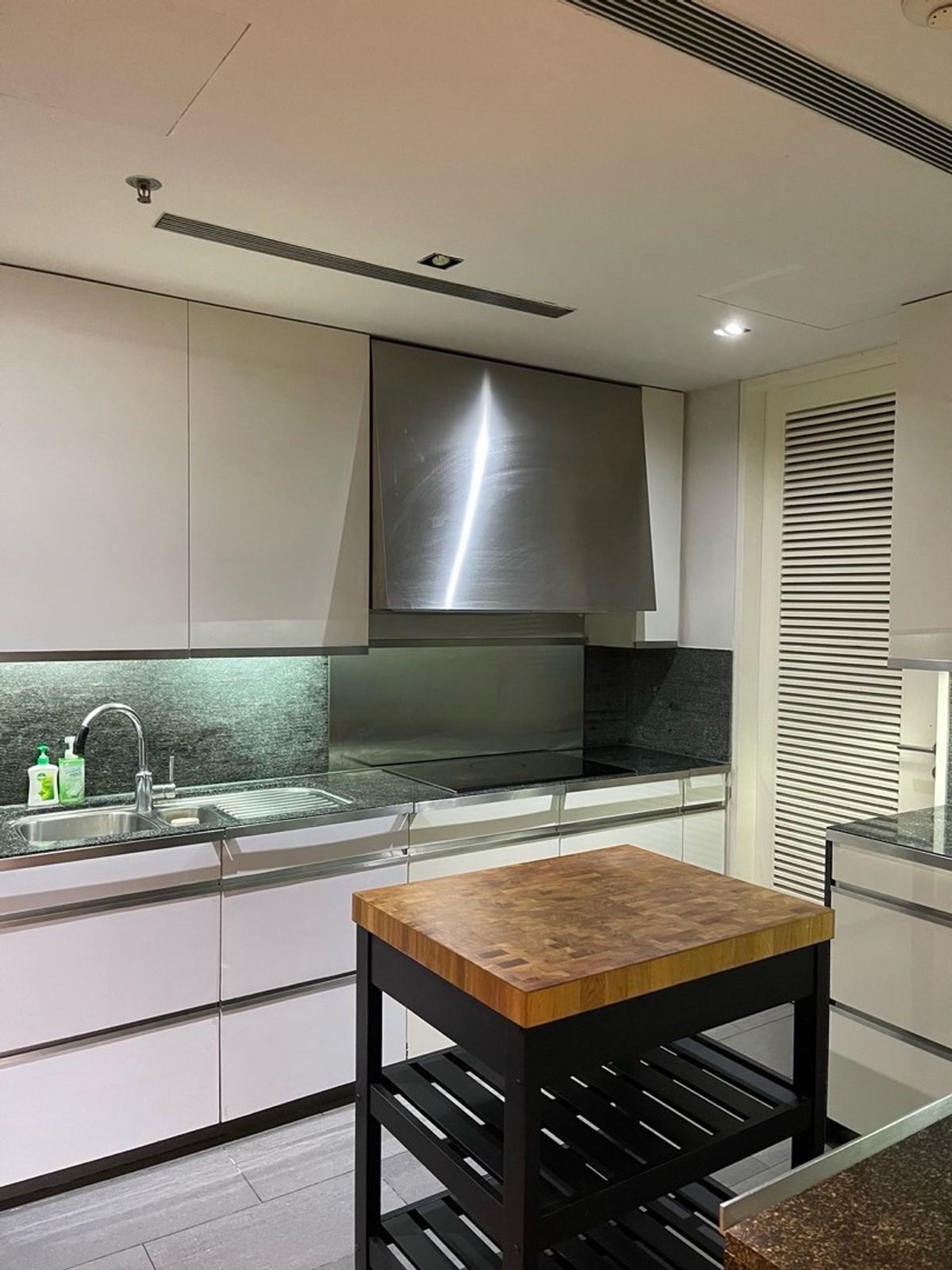 For SaleCondoSathorn, Narathiwat : Urgent Sale 3 bedcomdo with private lift lobby