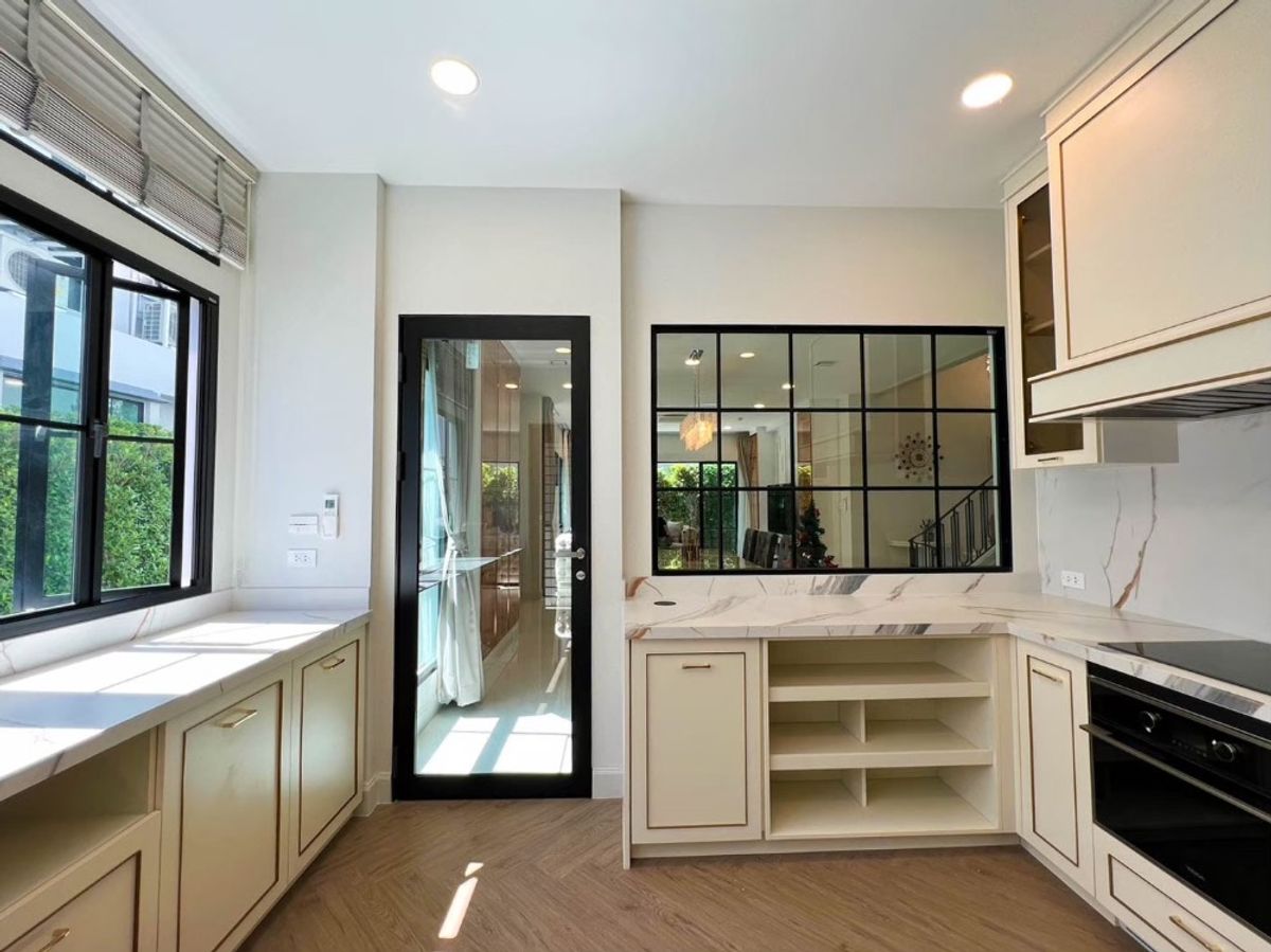 For RentTownhomePattanakan, Srinakarin : 🔥 Luxury French-Style Corner House for Rent – Nantawan Rama 9 | Fully Furnished, Private, Near Clubhouse, Tenant in Place!