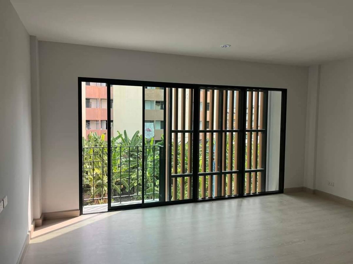 ขายทาวน์โฮมบางนา แบริ่ง ลาซาล : 🔥 ขายโฮมออฟฟิศใหม่ 3ชั้น ทำเลค้าขายได้  พร้อมอยู่! ใกล้ BTS แบริ่ง เพียง 300 ม. 