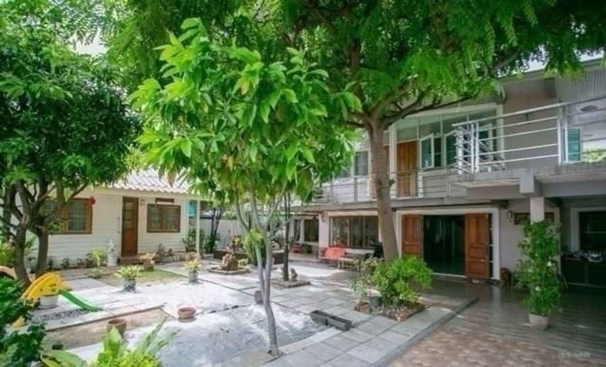 ให้เช่าบ้านโชคชัย4 ลาดพร้าว71 : ให้เช่าบ้านเดี่ยว 2 ชั้น ซอยลาดพร้าว 48 เนื้อที่ 160 ตร.วา ใกล้ BTS สถานีภาวนา  เหมาะพักอาศัยหรือทำสำนักงาน จอดรถได้ 7 คัน