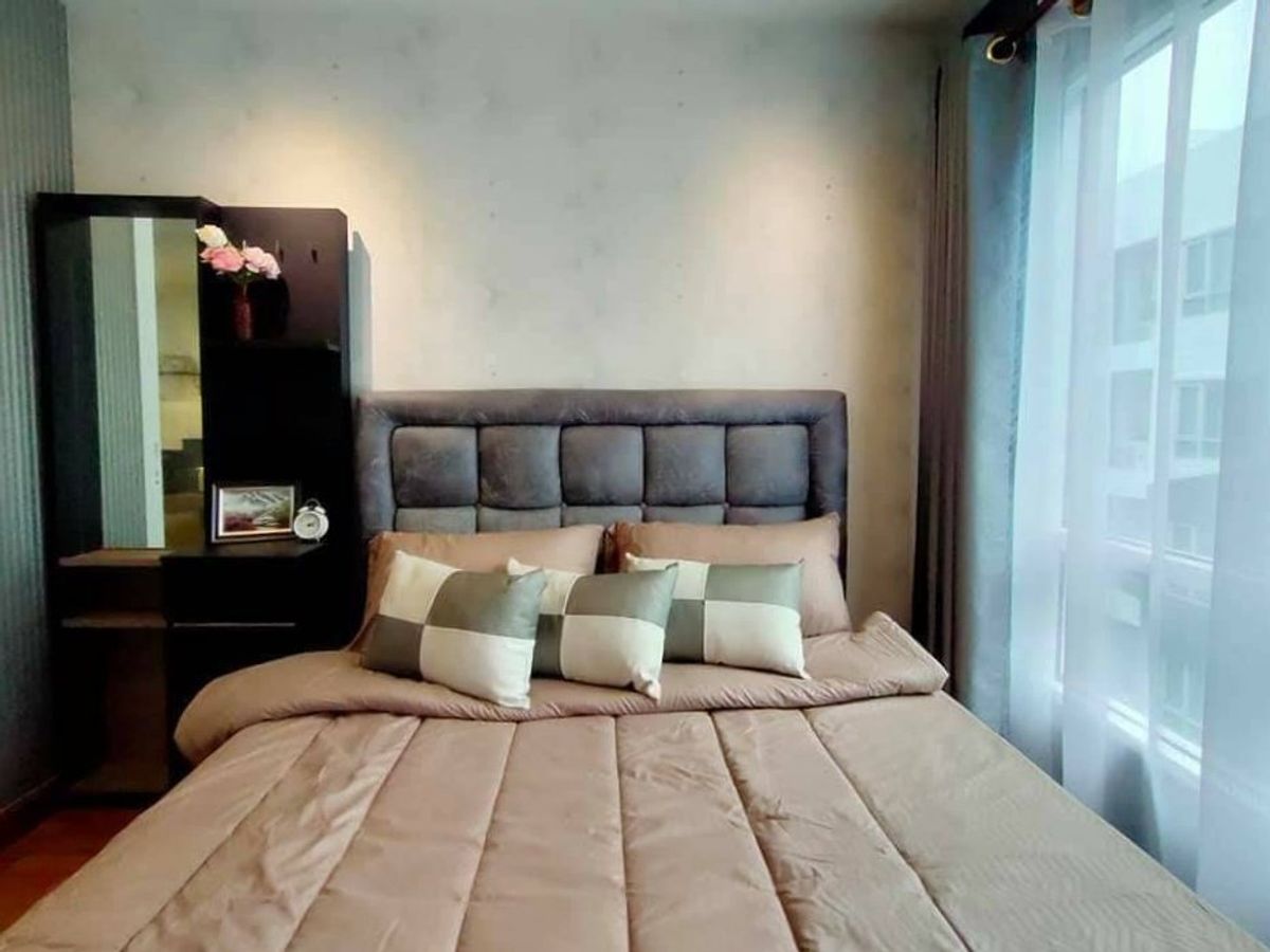 ให้เช่าคอนโดอ่อนนุช อุดมสุข : 🌺✨FOR RENT>> Regent Home Sukhumvit 81 🎉🌷BTS อ่อนนุชเพียง 700 ม. อาคาร B ห้อง 28 ตรม. ชั้น 7 วิวกลางสระน้ำสวยๆ ตกแต่งวอลเปเปอร์ เฟอร์นิเจอร์ครบครัน กั้นห้องเป็นสัดส่วน #LV-MO1910
