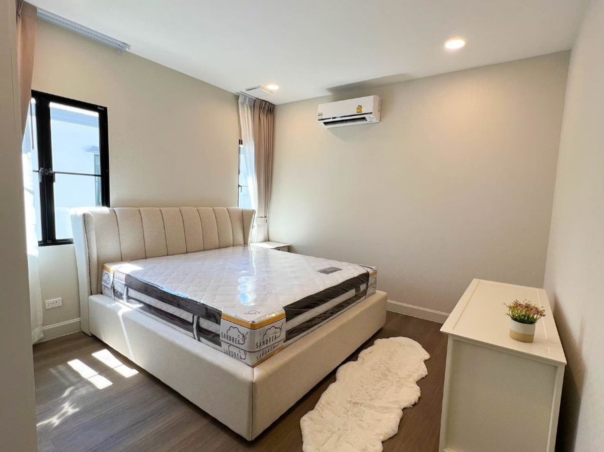 For RentTownhomePattanakan, Srinakarin : 🔥 Luxury French-Style Corner House for Rent – Nantawan Rama 9 | Fully Furnished, Private, Near Clubhouse, Tenant in Place!