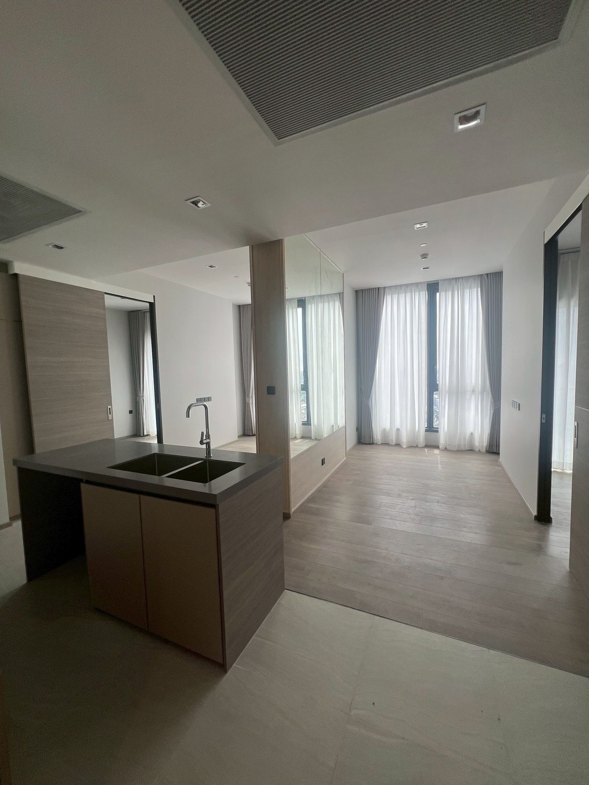 For SaleCondoLadprao, Central Ladprao : 📢 Rare Item! Great chance — don’t miss it! Live or invest in this brand new special combined unit, located right across from Central Ladprao.