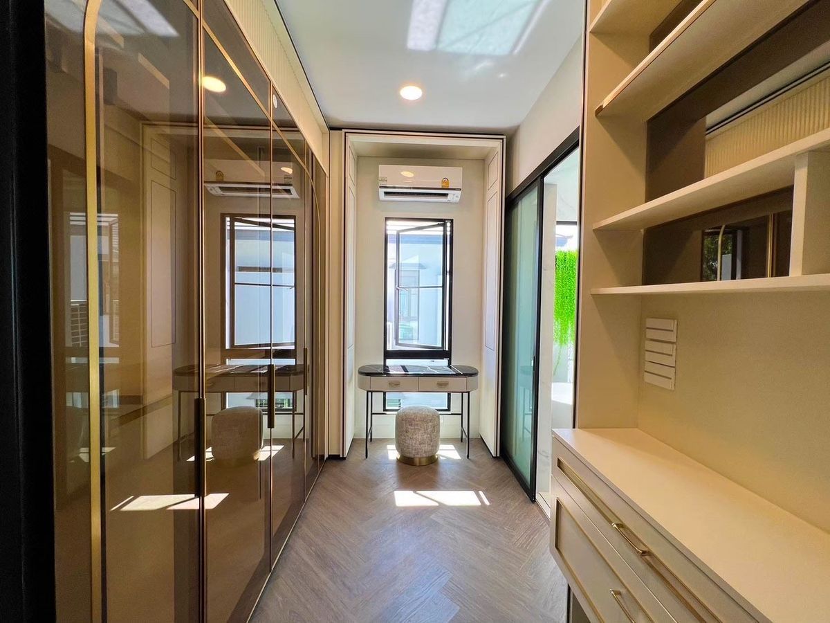 For RentTownhomePattanakan, Srinakarin : 🔥 Luxury French-Style Home for Rent at Nantawan Rama 9 | Elegantly Furnished, Prime Corner Unit Near Clubhouse — Private & Move-In Ready!