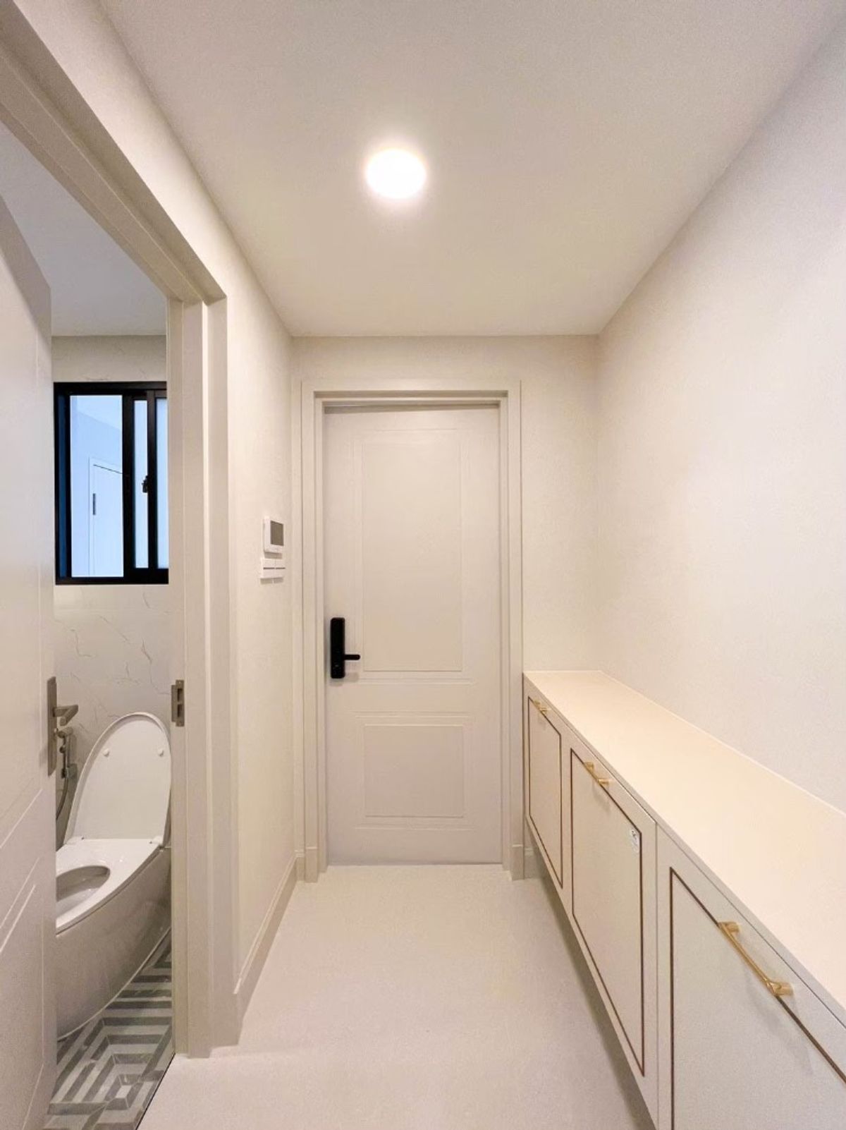 For RentTownhomePattanakan, Srinakarin : 🔥 Luxury French-Style Corner House for Rent – Nantawan Rama 9 | Fully Furnished, Private, Near Clubhouse, Tenant in Place!