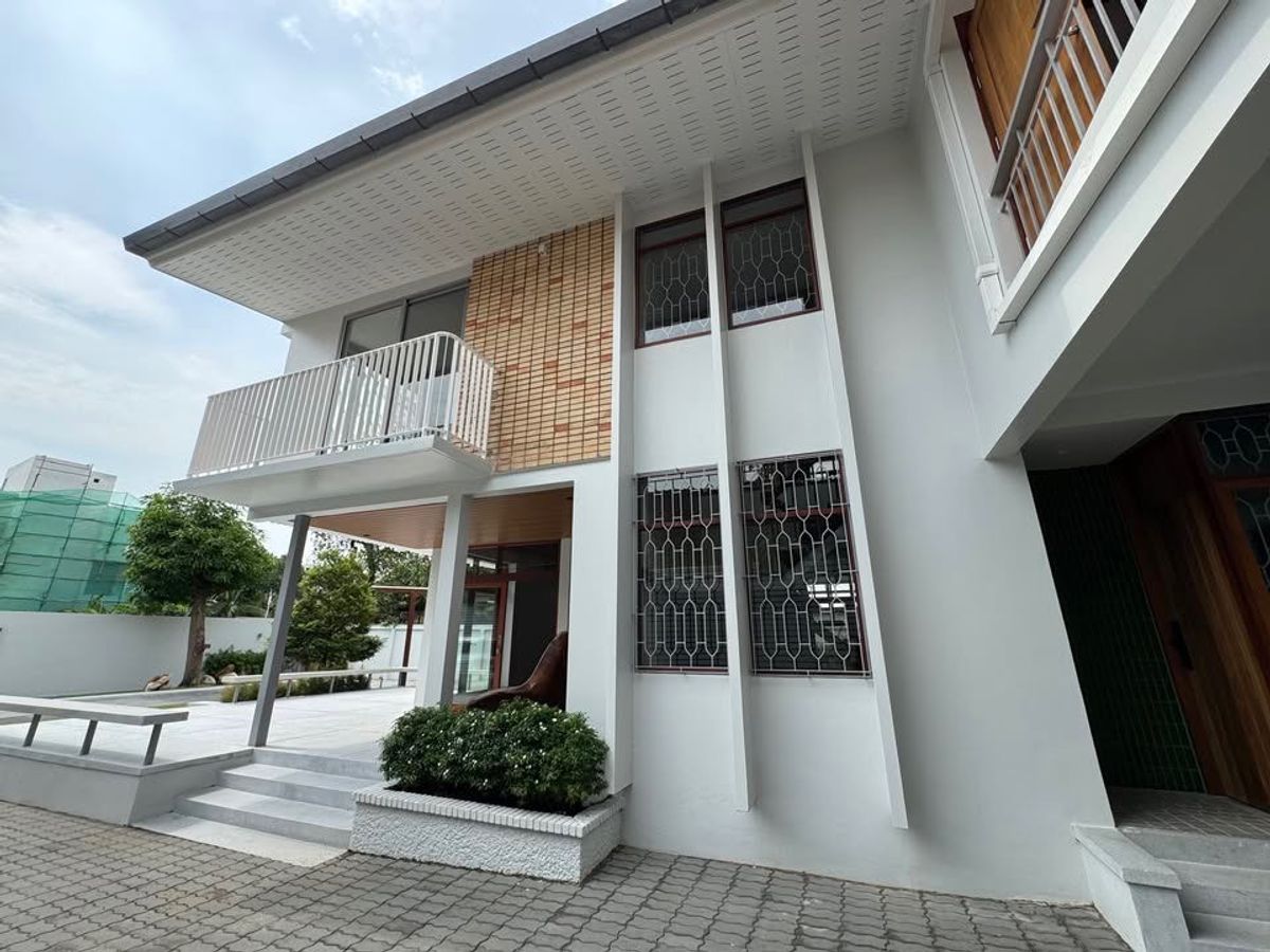 ให้เช่าบ้านสุขุมวิท อโศก ทองหล่อ : 🏡 บ้านเดี่ยวรีโนเวทใหม่ ใจกลางสุขุมวิท – ซอยปรีดีพนมยงค์ 25 (เอกมัย 10) บ้านสวย 143 ตร.วา พื้นที่ใช้สอย 450 ตร.ม. รีโนเวทใหม่ทั้งหลัง พร้อมเข้าอยู่ได้ทันที!