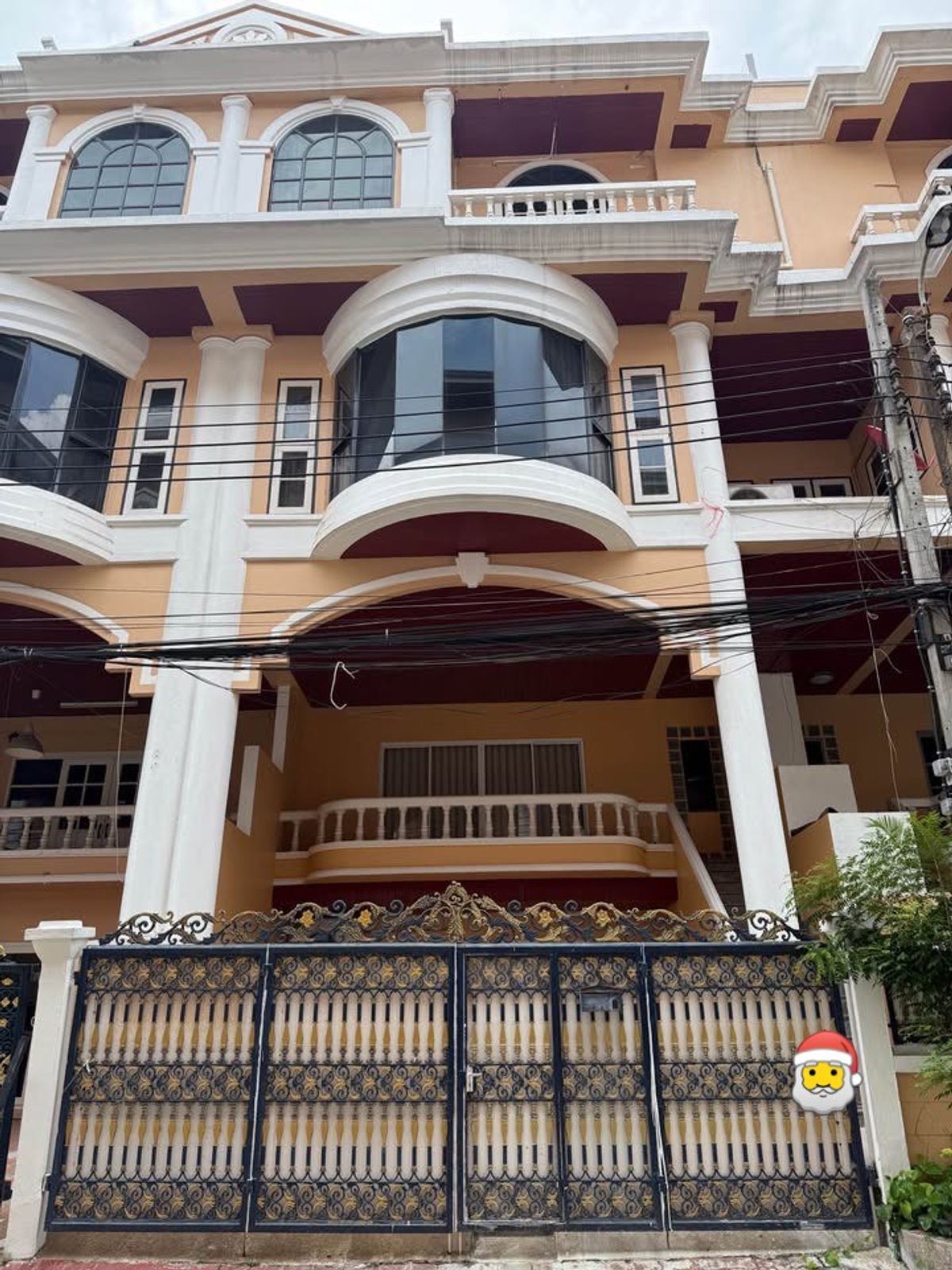 ให้เช่าทาวน์โฮมสุขุมวิท อโศก ทองหล่อ : 🏡 Townhouse 5 ชั้น ใจกลางทองหล่อ รีโนเวทใหม่ทั้งหลัง พื้นที่ใช้สอยกว้างขวางถึง 400 ตร.ม. พร้อม 5 ห้องนอน 5 ห้องน้ำ เหมาะสำหรับทำโฮมออฟฟิศหรือปล่อยเช่า Airbnb‼️✅จดทะเบียนบริษัทได้  Pet-friendly 🚗มีที่จอดรถในโครงการ