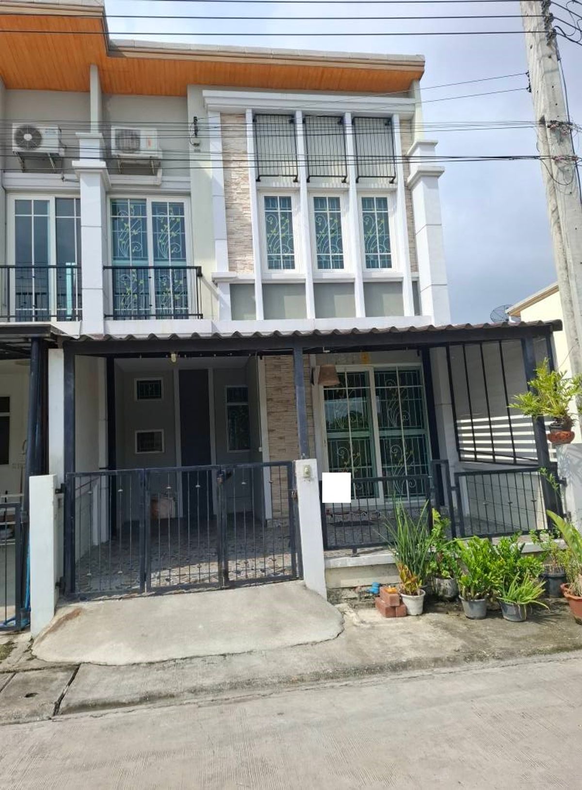 ขายทาวน์โฮมลาดกระบัง สุวรรณภูมิ : หลังมุม 19ตรว 4นนอ2น้ำ ทาวน์โฮม 2 ชั้น Golden Town บางนา สวนหลวง