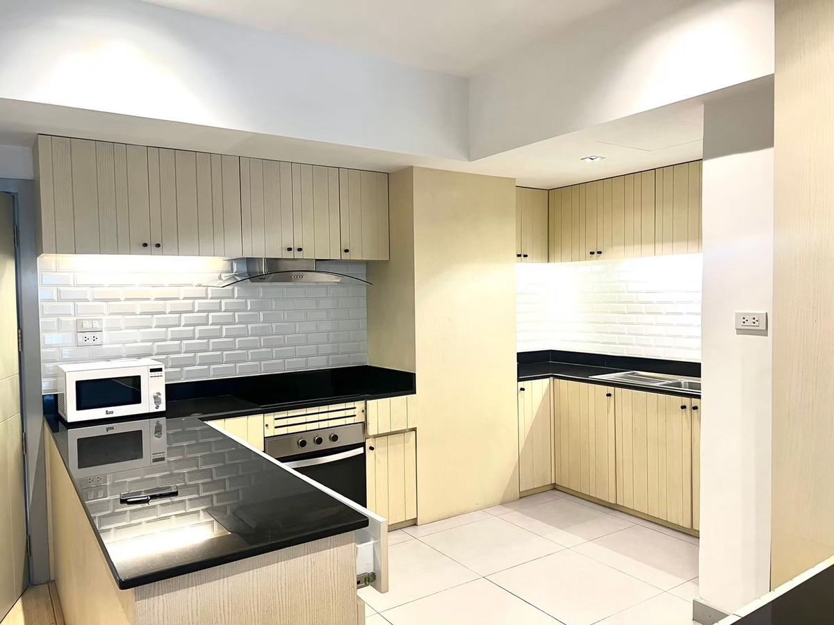 ให้เช่าคอนโดสุขุมวิท อโศก ทองหล่อ : 🐾 คอนโดเหมาะสำหรับคนรักสัตว์เลี้ยง เฟอร์นิเจอร์ครบและสิ่งอำนวยความสะดวกครบครัน เดินทางสะดวก ใกล้ BTS/MRT สถานีอโศก