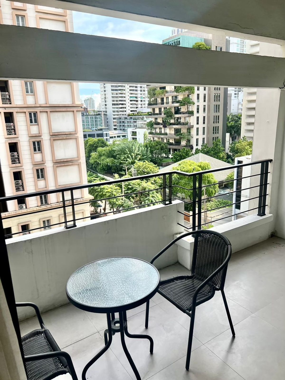 ให้เช่าคอนโดสุขุมวิท อโศก ทองหล่อ : 🐾 คอนโดเหมาะสำหรับคนรักสัตว์เลี้ยง เฟอร์นิเจอร์ครบและสิ่งอำนวยความสะดวกครบครัน เดินทางสะดวก ใกล้ BTS/MRT สถานีอโศก