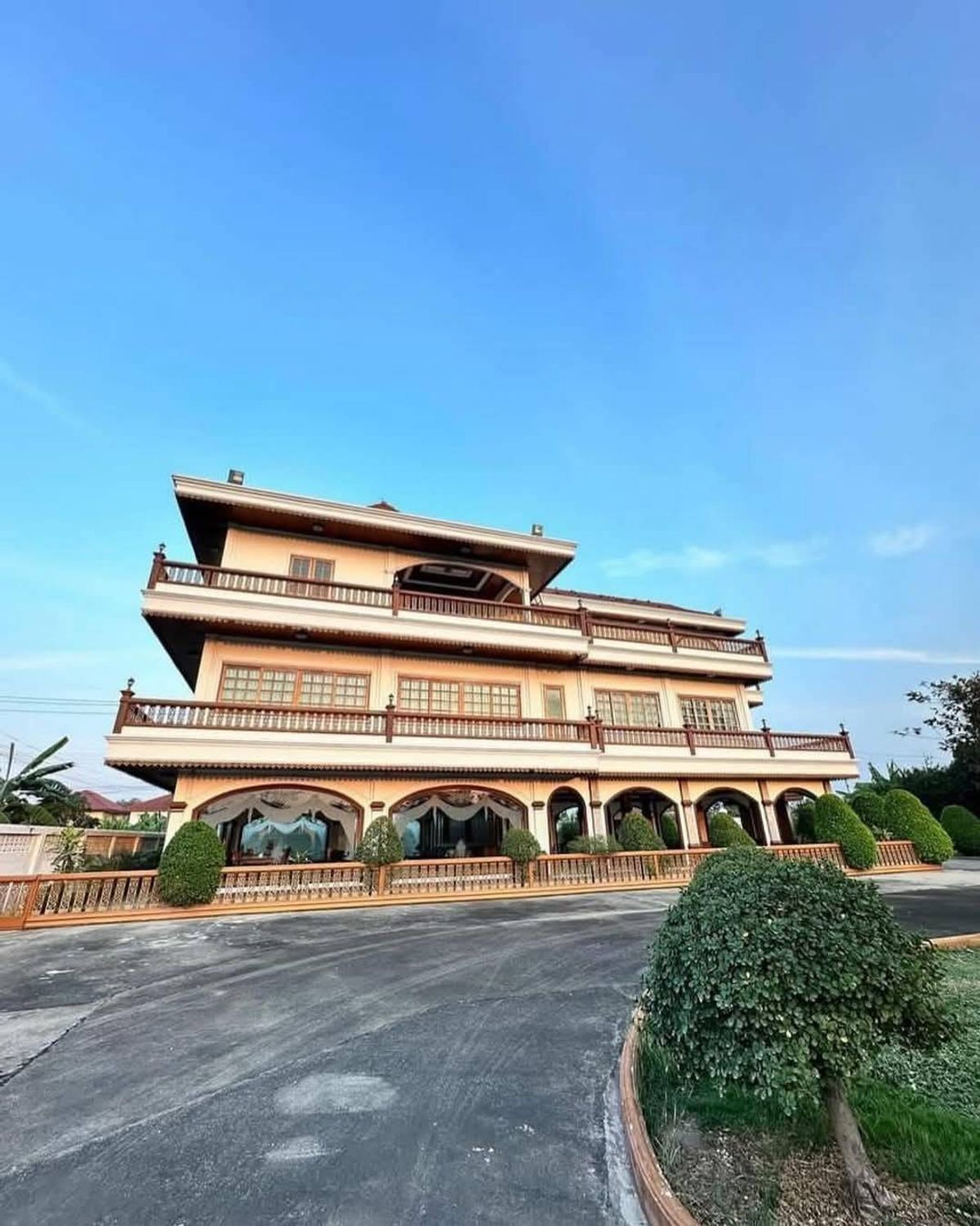ขายบ้านนนทบุรี บางใหญ่ บางบัวทอง :  ♔ Spacious House ♔ บ้านเดี่ยว 5 หลัง | ขนาดที่ดิน 4,096.00 ตร.ว. พื้นที่ใช้สอย 16,384.00 ตร.ม. | 5 ห้องนอน 6 ห้องน้ำ | ใกล้ตลาดแม่สมคิด 3 นาที