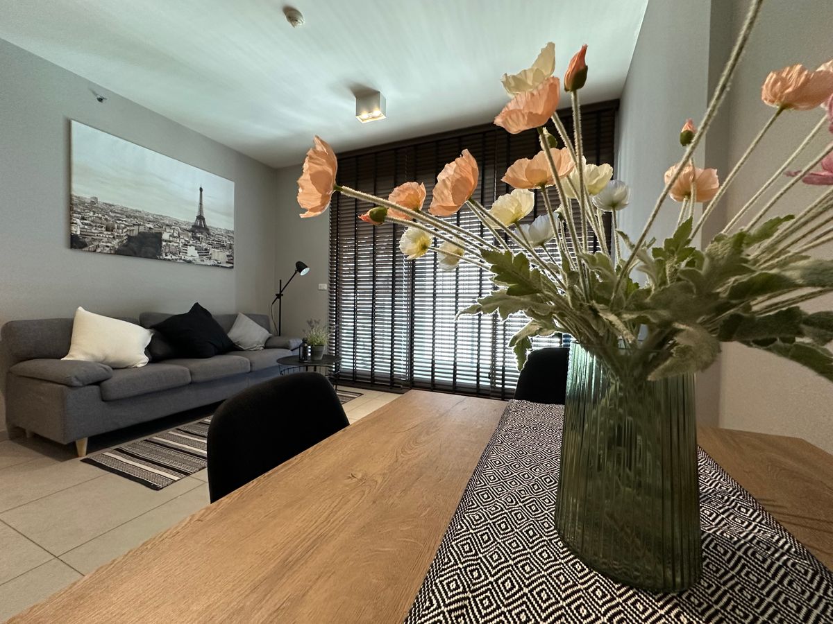 ให้เช่าคอนโดสุขุมวิท อโศก ทองหล่อ : Owner post ให้เช่า The lofts ekkamai condo 1BR high floor