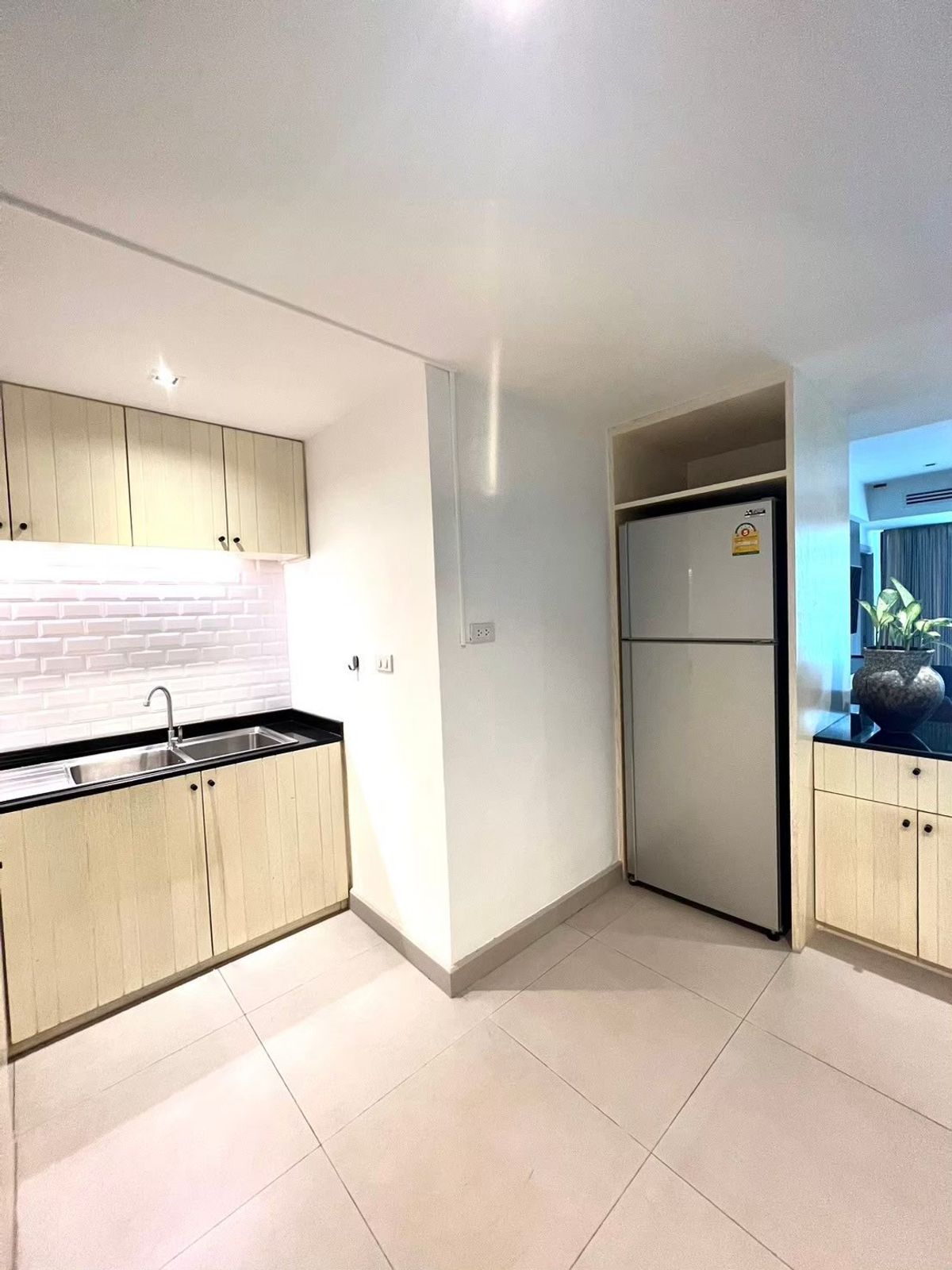 ให้เช่าคอนโดสุขุมวิท อโศก ทองหล่อ : 🐾 คอนโดเหมาะสำหรับคนรักสัตว์เลี้ยง เฟอร์นิเจอร์ครบและสิ่งอำนวยความสะดวกครบครัน เดินทางสะดวก ใกล้ BTS/MRT สถานีอโศก