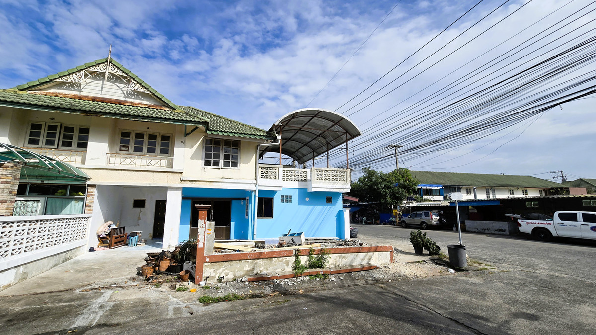 ขายบ้านนครปฐม : หลังมุม เนื้อที่เยอะ ราคาถูกมาก! แถมทาสีใหม่รอบบ้าน!! ขาย บ้านแฝด หมู่บ้าน บ้านพฤกษา8 นครชัยศรี 2 ชั้น 36 ตารางวา ติดถนนหลักหมู่บ้าน เดินทางสะดวก ใกล้ เซ็นทรัลศาลายา พุทธมณฑล นครปฐม