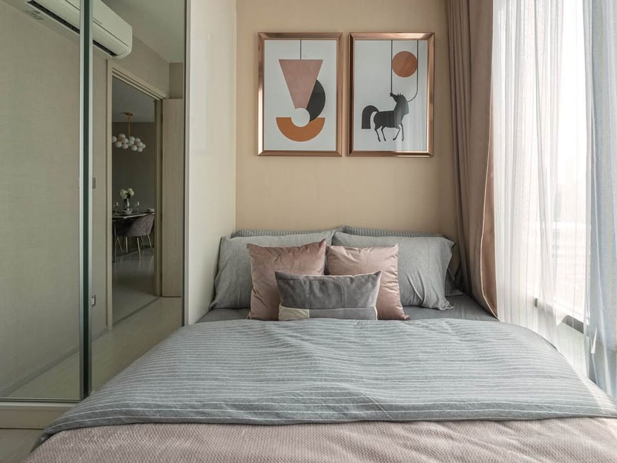 For RentCondoSukhumvit, Asoke, Thonglor : Rhythm Sukhumvit 42 condo, convenient transportation, near the BTS train, has a full furniture shuttle. Ready to stay immediately  