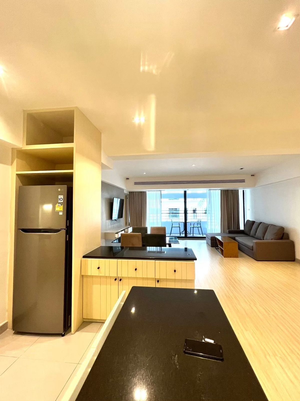 ให้เช่าคอนโดสุขุมวิท อโศก ทองหล่อ : 🐾 คอนโดเหมาะสำหรับคนรักสัตว์เลี้ยง เฟอร์นิเจอร์ครบและสิ่งอำนวยความสะดวกครบครัน เดินทางสะดวก ใกล้ BTS/MRT สถานีอโศก