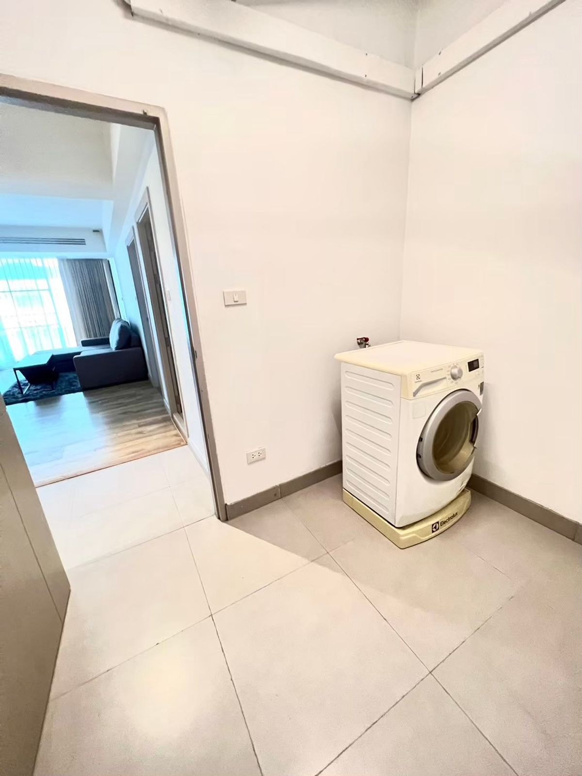 ให้เช่าคอนโดสุขุมวิท อโศก ทองหล่อ : 🐾 คอนโดเหมาะสำหรับคนรักสัตว์เลี้ยง เฟอร์นิเจอร์ครบและสิ่งอำนวยความสะดวกครบครัน เดินทางสะดวก ใกล้ BTS/MRT สถานีอโศก