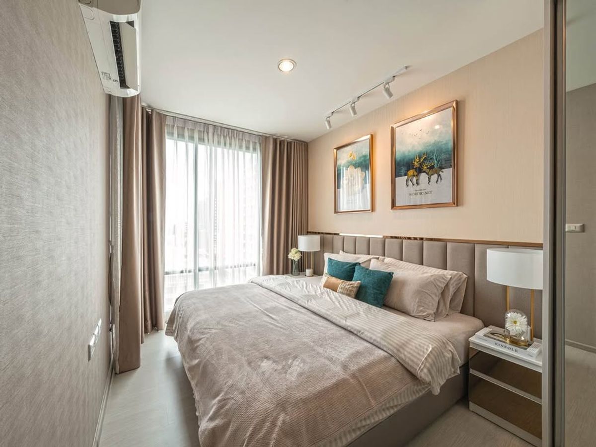 For RentCondoSukhumvit, Asoke, Thonglor : Rhythm Sukhumvit 42 condo, convenient transportation, near the BTS train, has a full furniture shuttle. Ready to stay immediately  