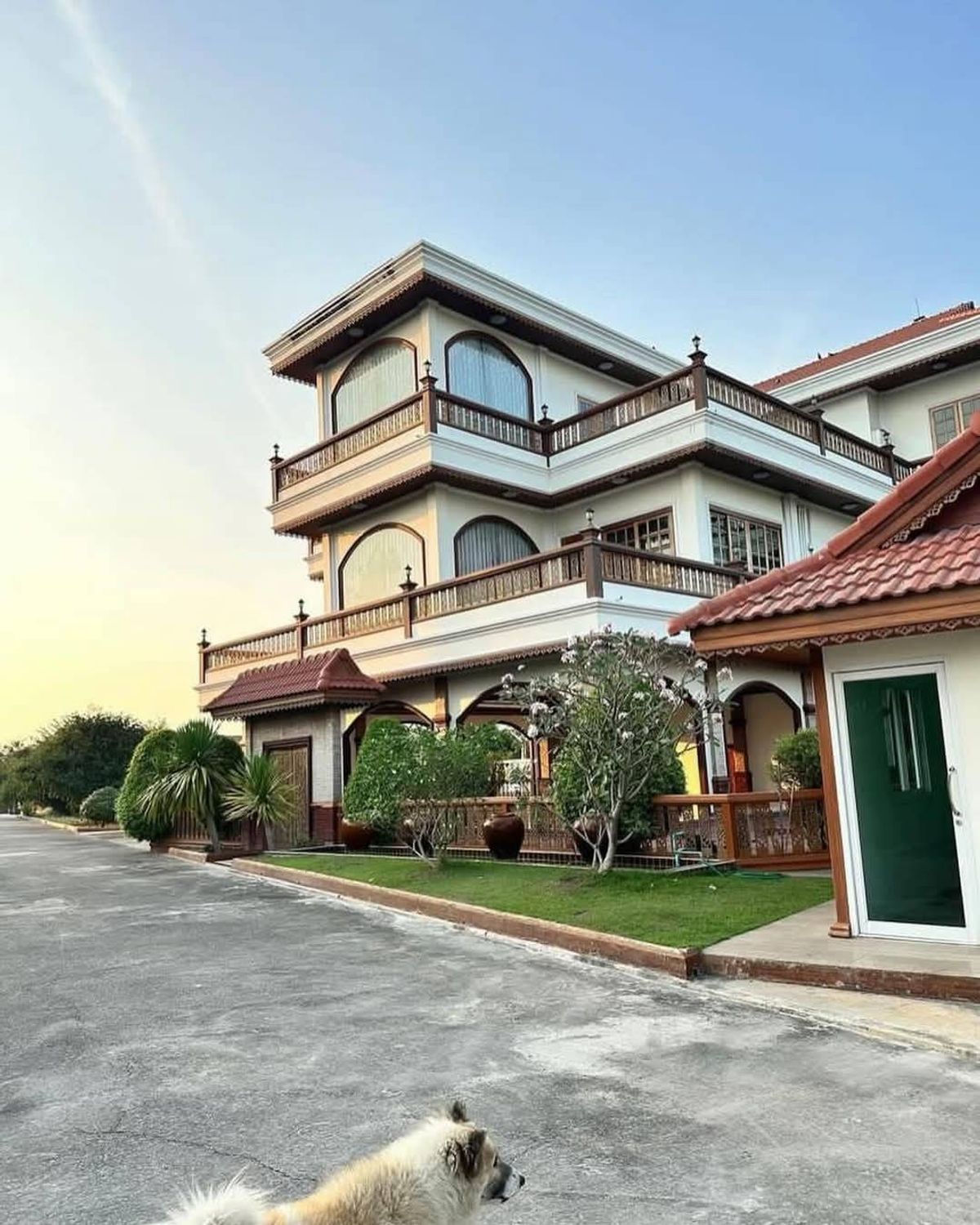 ♔ Spacious House ♔ บ้านเดี่ยว 5 หลัง | ขนาดที่ดิน 4,096.00 ตร.ว. พื้นที่ใช้สอย 16,384.00 ตร.ม. | 5 ห้องนอน 6 ห้องน้ำ | ใกล้ตลาดแม่สมคิด 3 นาที Loading...