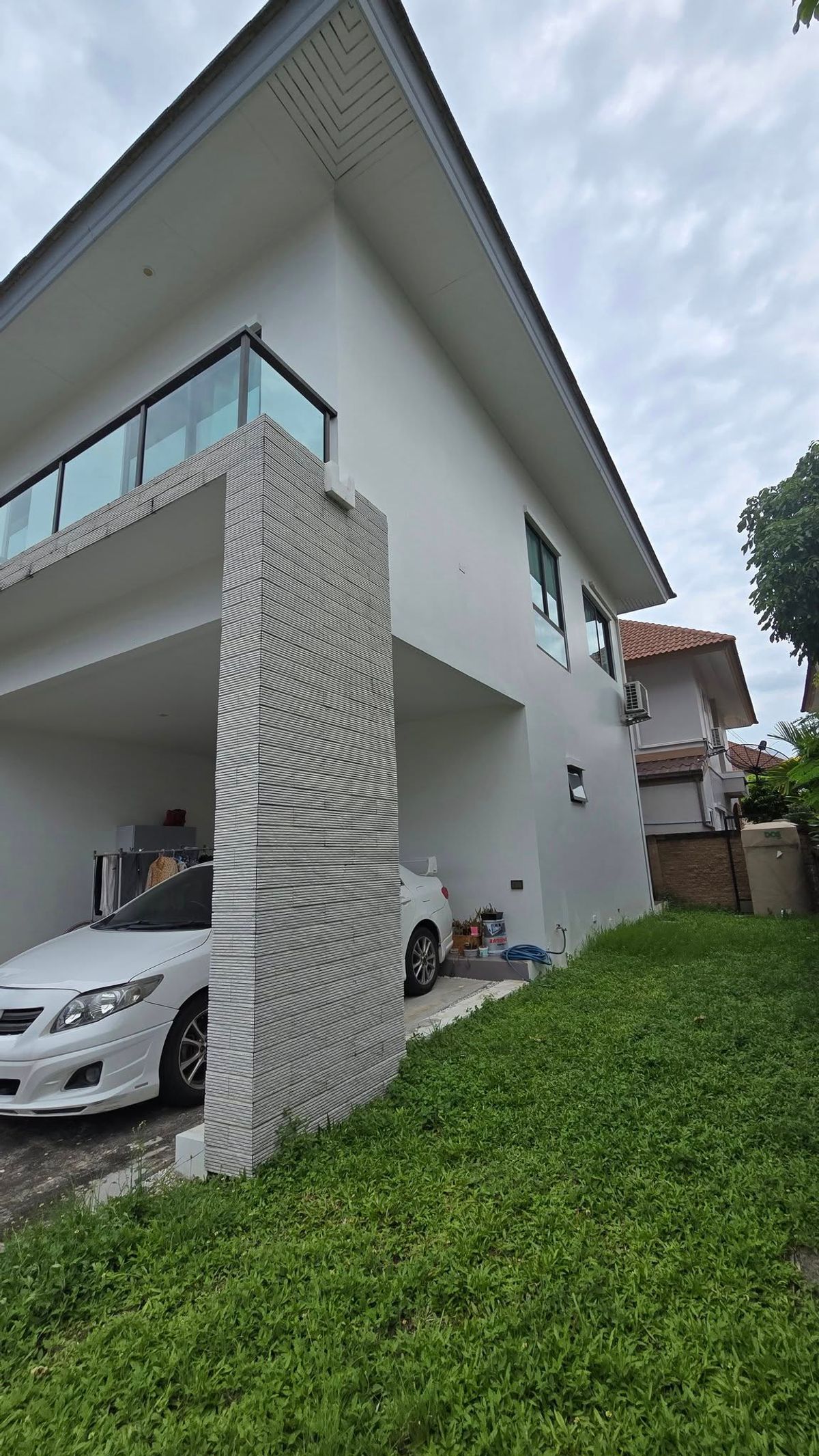 ขายบ้านวิภาวดี ดอนเมือง หลักสี่ : ขายบ้านเดี่ยว 2 ชั้น หลังมุม SKY ดอนเมือง – สรงประภา  ในซอยประชาอุทิศ 4 ถนนสรงประภา 