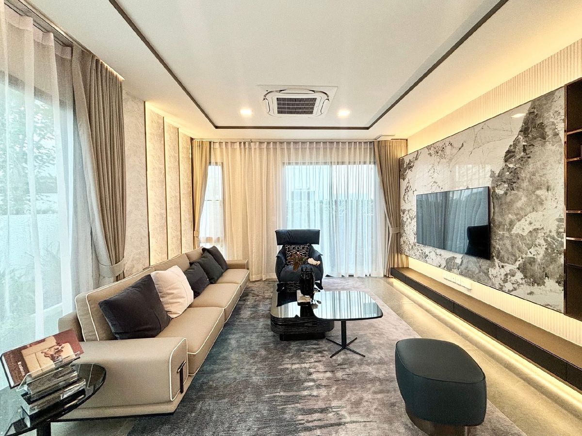 For RentHouseSamut Prakan,Samrong : Luxury House for Rent Mantana Bangna Km.15 Village