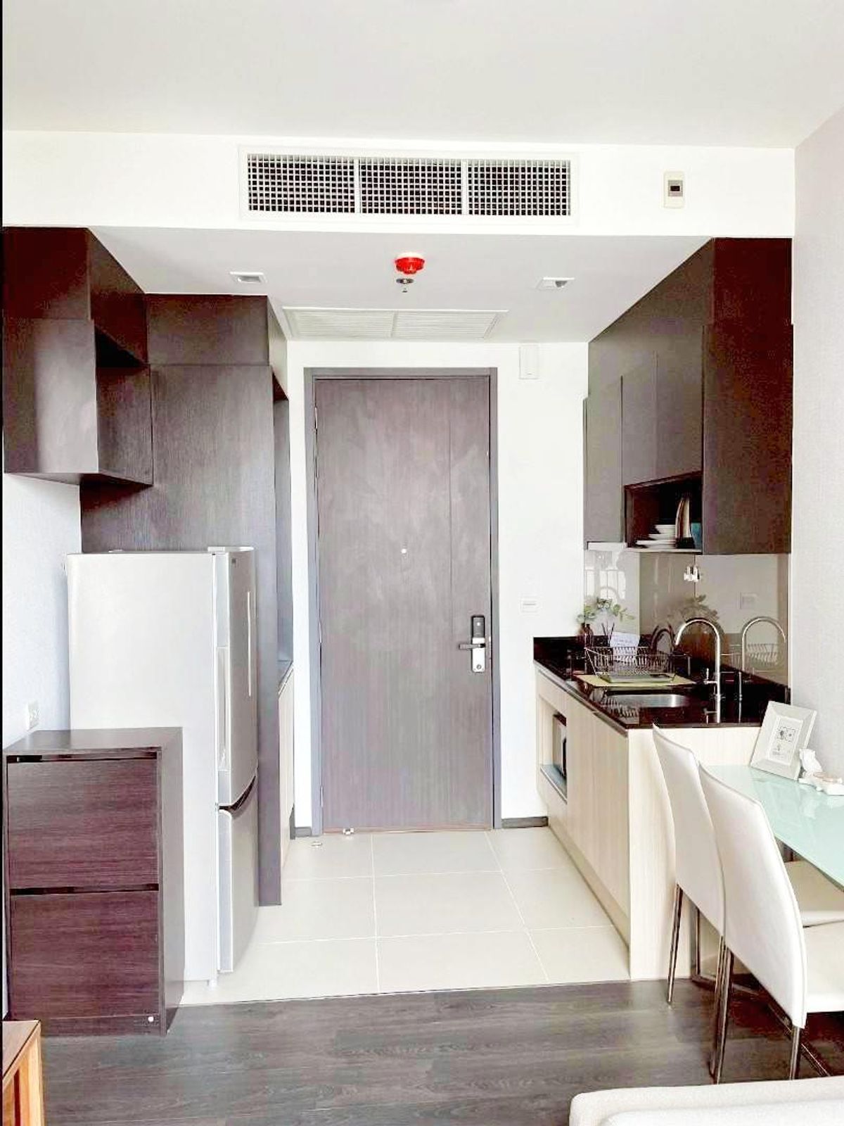 ขายคอนโดสุขุมวิท อโศก ทองหล่อ : ขาย Edge สุขุมวิท 23 1 ห้องนอน 30.5 ตร.ม. รีโนเวทใหม่ เฟอร์นิเจอร์ครบ