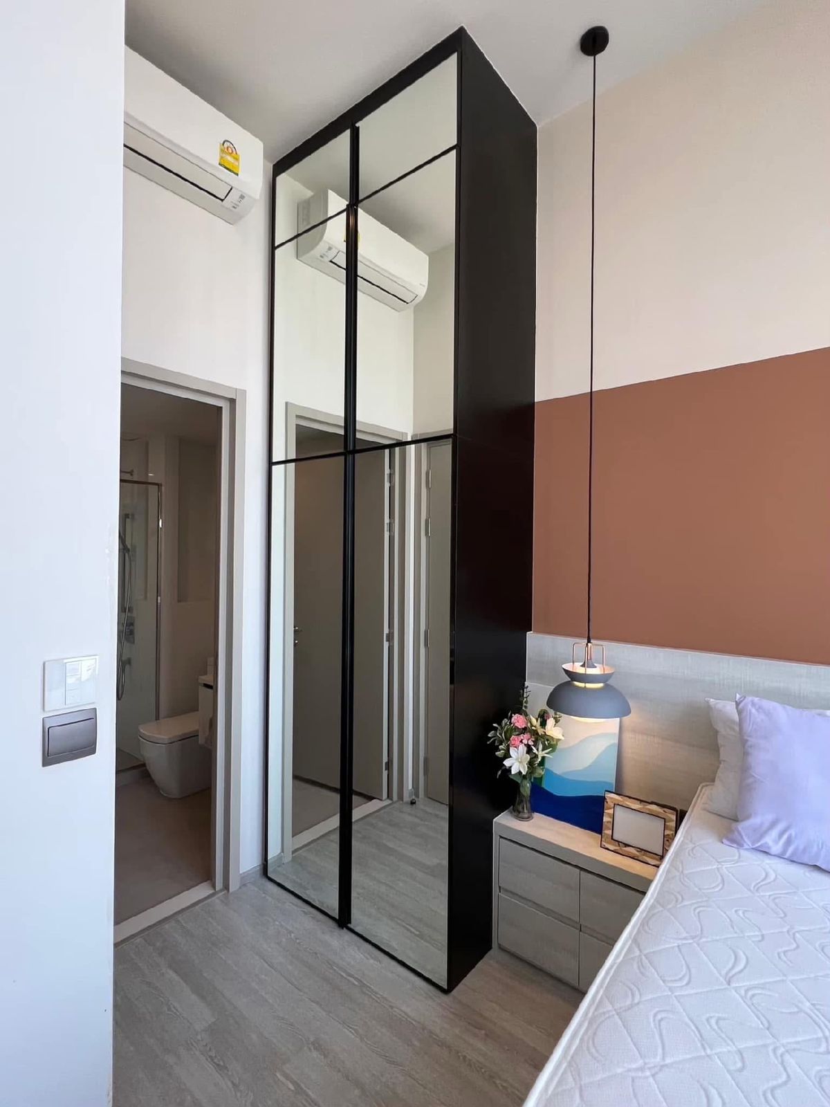 For RentCondoOnnut, Udomsuk : Luxurious condo for rent, 3.4 meters ceiling height, only 250 meters from BTS Punnawithi, near True Digital Park. The Line Condo Sukhumvit 101 